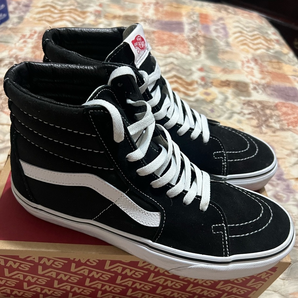 Vans  sk8 hi - Unisex- W size 10.5 and M size 9 - Picture 3 of 5